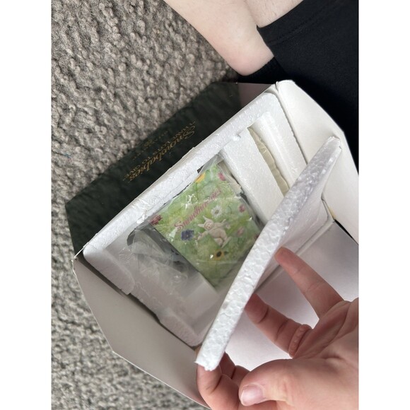 Snowbabies Dept 56 "I Have Lots To Give" Penguin 56-05975 - Retired 2005 - Picture 3 of 5